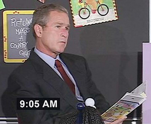[Bush čte s dětmi, zatímco WTC hoří]